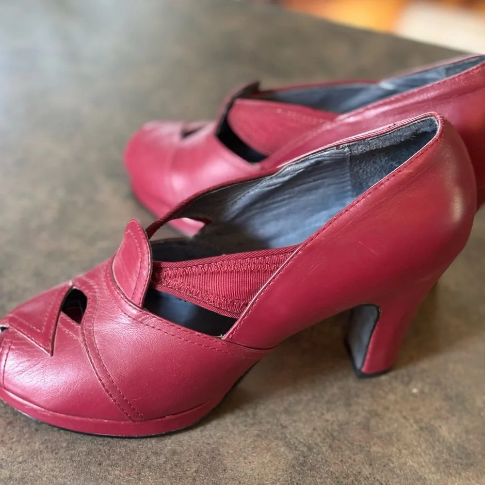 Farylrobin Red Chunky Heel Peep-Toe Shoes - Picture 2 of 8